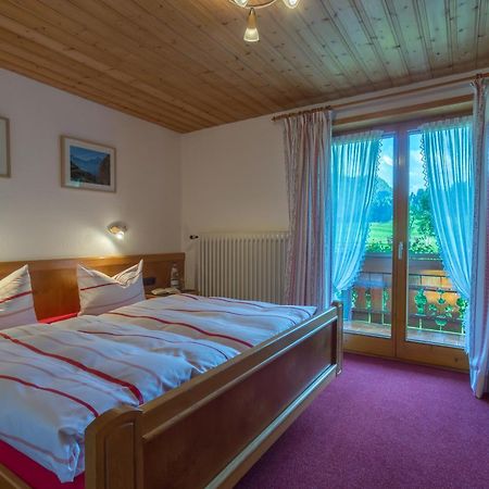 Landhaus Berktold Obermaiselstein Szoba fotó